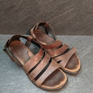Born sandals